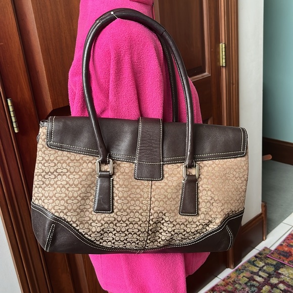 Coach Soho Legacy Signature small C’s Jacquard / dark brown leather buckle front - Picture 7 of 17